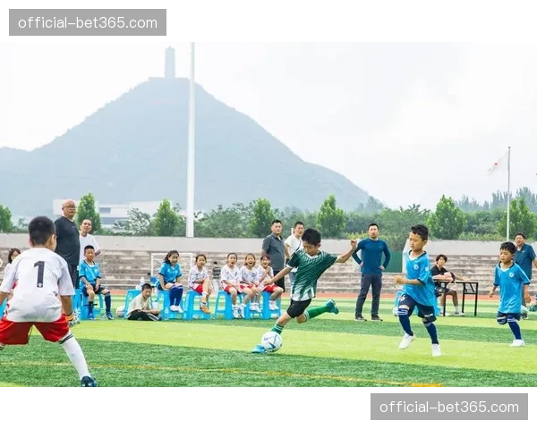 英超与高校合作启动“未来之星”计划，重点培训青少年球员传中技术