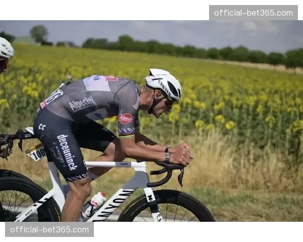 环法自行车赛前热身赛——巴黎-尼斯赛，波加查强势夺得首个赛段冠军