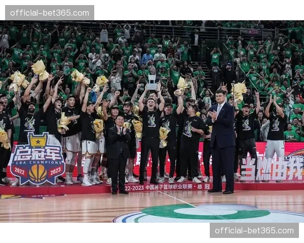 辽宁男篮成功卫冕，夺得队史第四座CBA总冠军奖杯